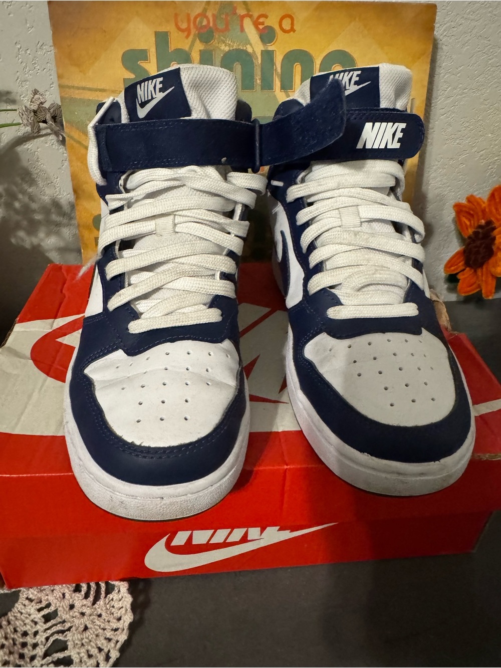 Nike youth High-Top Sneaker - White / Navy